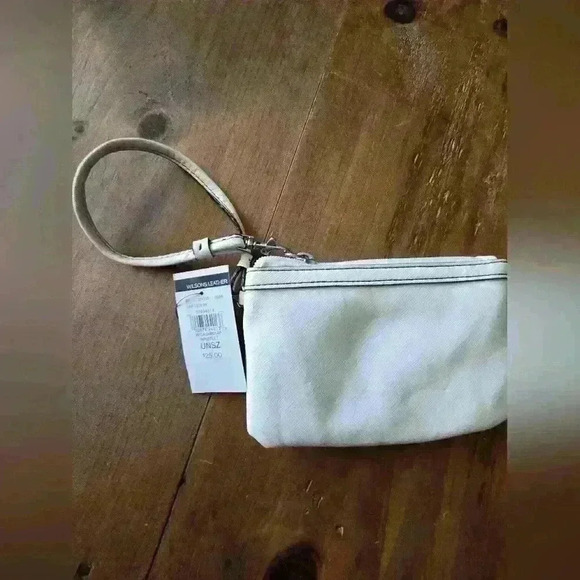 WILSONS LEATHER wristlet white brand new - Picture 2 of 4